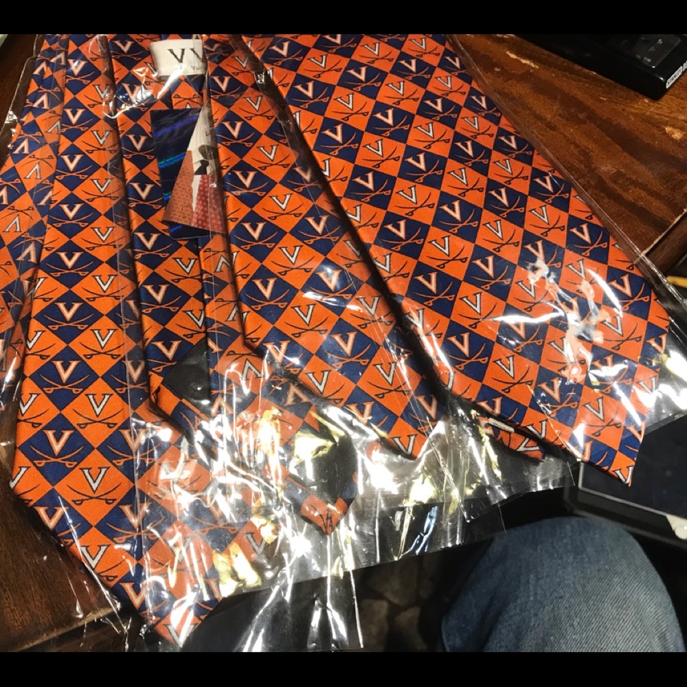 Virginia university tie new 100% silk